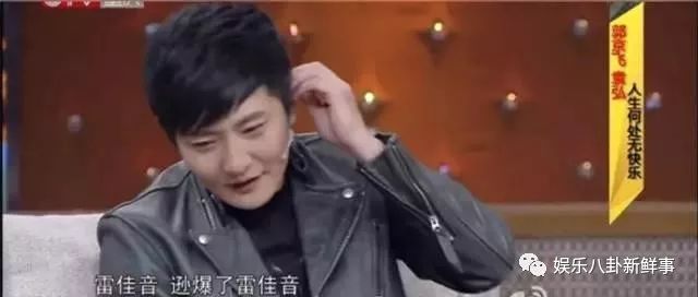 郭京飞是一位中国男演员，作为演员，他在表演过程中需要与各种角色和道具互动，包括动物角色。在某些特定的剧情或表演场合中，他可能会遇到需要与公鸡进行互动的情况。然而，这种情况并不代表他对戏演员是只公鸡，这只是他表演的一部分。因此，郭京飞对戏演员不是只公鸡。