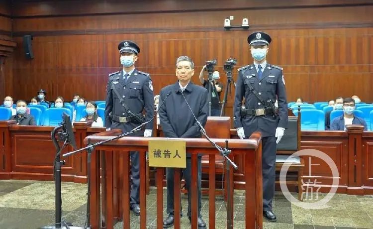 搞“人草大战” 副市长等9人被处理