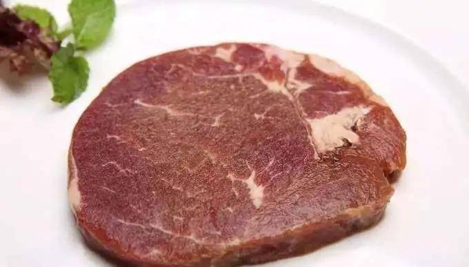 涉事厂家回应原切牛肉卷疑合成肉