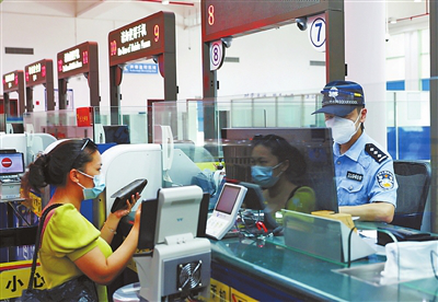 首批一签多行旅客经横琴口岸顺畅通关